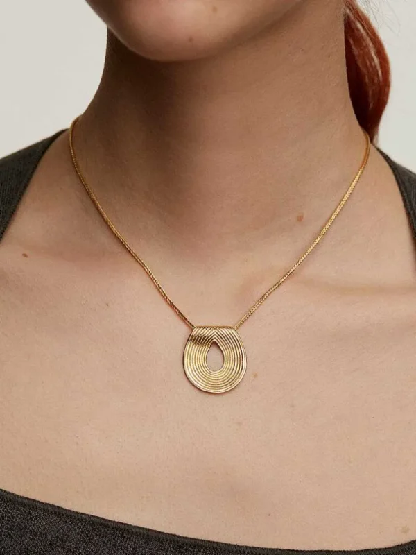 Collares De Plata-Aristocrazy Colgante Ovalado De Plata 925 Banada En Oro Amarillo De 18K Con Relieve